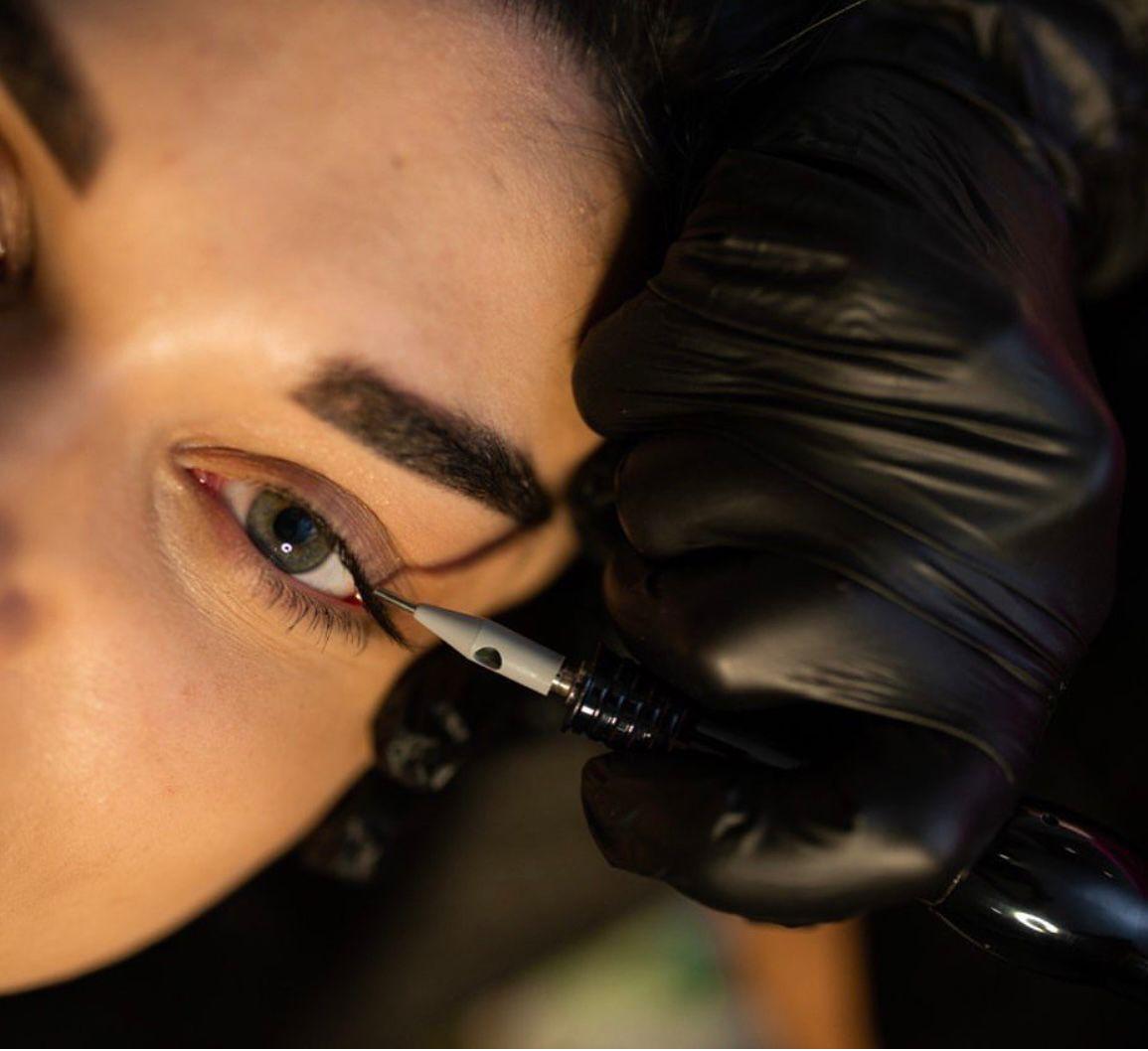 Trabajo en estudio — eyeliner