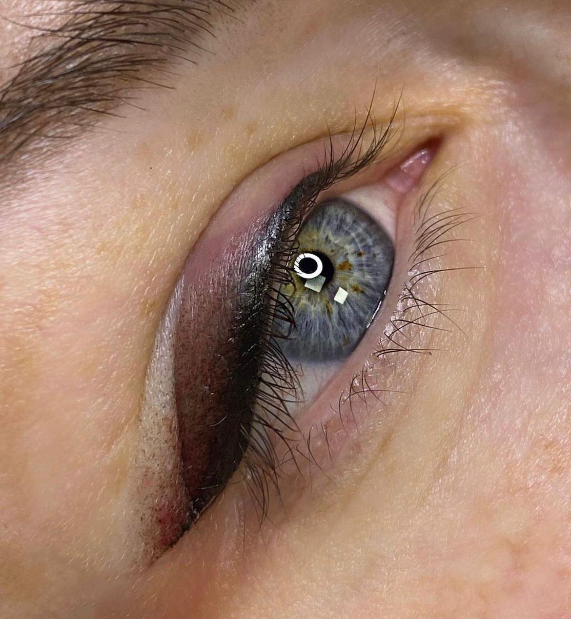 Eyeliner permanente — mirada definida
