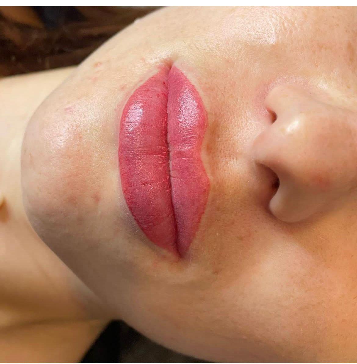 Micropigmentación de labios — color natural
